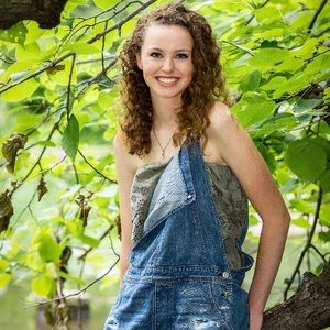 Meet your Posher, Caitlin